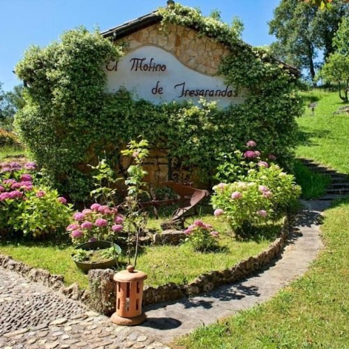 Fachada principal del Hotel Santuario kunturi