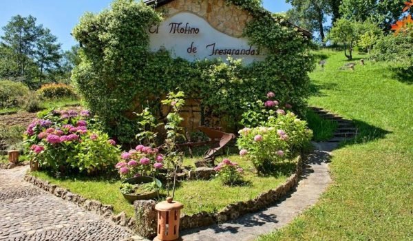 Fachada principal del Hotel Santuario kunturi