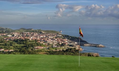 Imagen de las vistas desde los campos de golf en llanes.