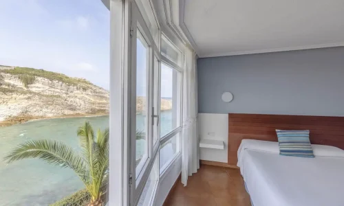 Habitación con vistas a la Playa Sablón del Hotel Sablón.