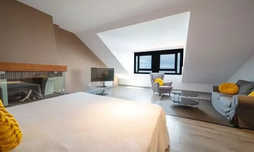 Interior y decoración de alguna de las habitaciones del Hotel Miraolas