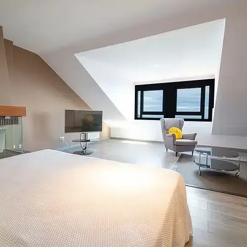 Interior y decoración de alguna de las habitaciones del Hotel Miraolas