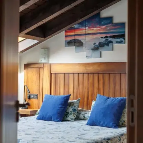 Habitación buhardilla del Hotel Puerto Rico