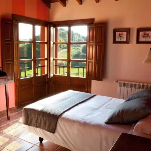 Habitación con cama del Hotel Rural La Lluriga