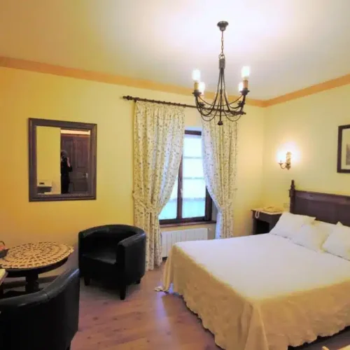 Habitación matrimonial del Hotel Rural Ovio