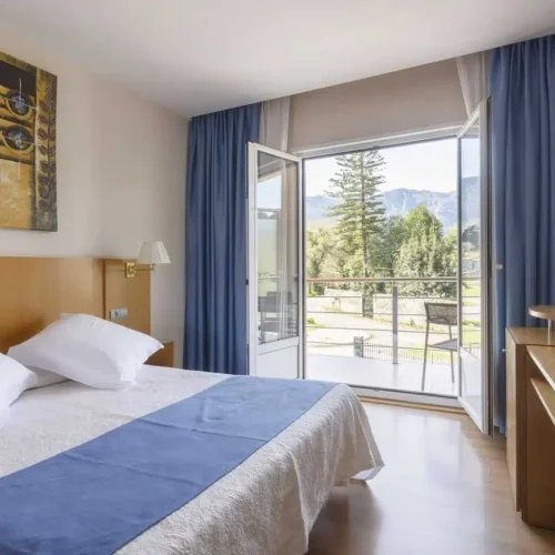 Habitación del Hotel Villa de Llanes.