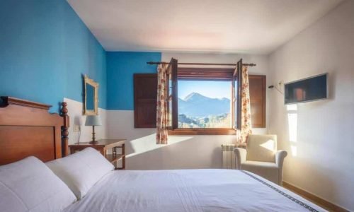 Habitación del Hotel Rural Porrúa con increíbles vistas a la Sierra del Cuera