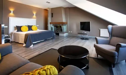 Interior y decoración de alguna de las habitaciones del Hotel Miraolas