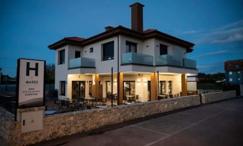 Imagen de la fachada del Hotel A Mares