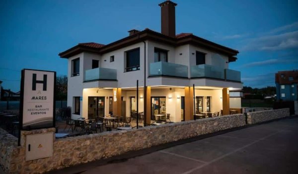 Imagen de la fachada del Hotel A Mares