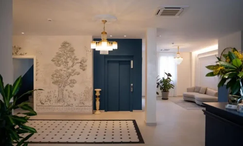 Recepción y pasillo del Hotel Boutique Las Indianas.