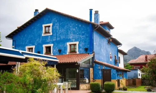 Imagen de la fachada exterior del hotel La Casona de Nueva