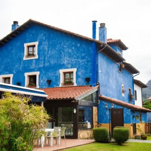 Imagen de la fachada exterior del hotel La Casona de Nueva