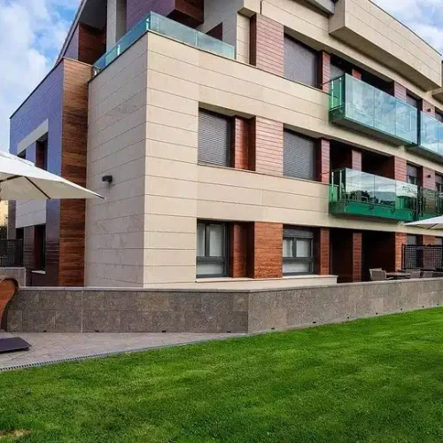 Imagen del Hotel Miracielos por el exterior.