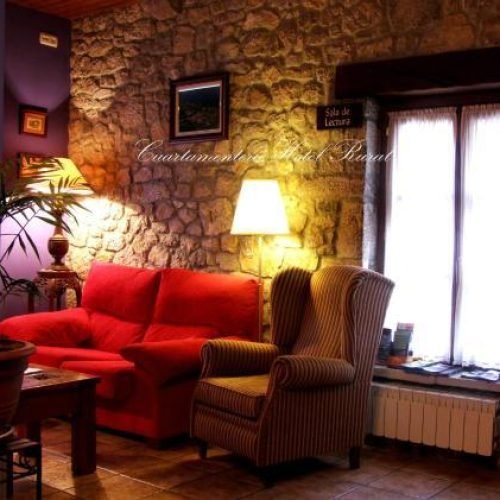 Salón interior del Hotel Rural Cuartamenteru