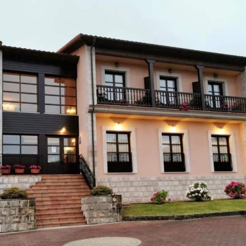 Imagen de la fachada del Hotel Rural El Texeu