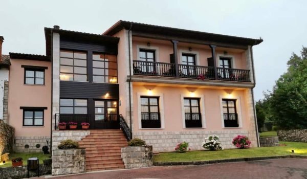 Imagen de la fachada del Hotel Rural El Texeu