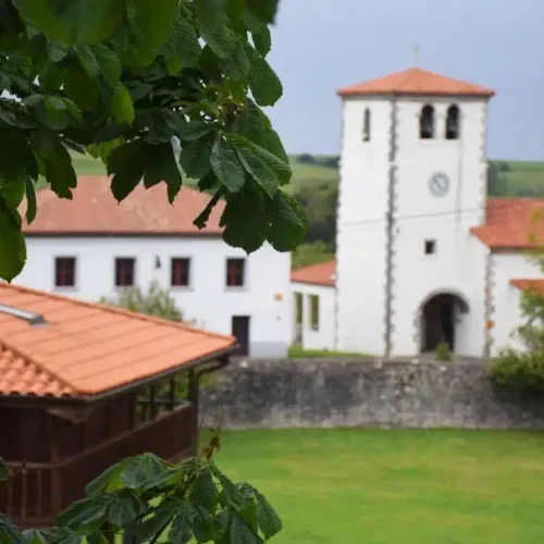 Vistas desde el Hotel Hontoria a la iglesia de Hontoria.