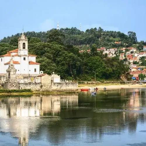 Espectacular imagen de la Iglesia de Nuestra Señora de los Dolores, a solo 5 minutos del Hotel La Portilla.
