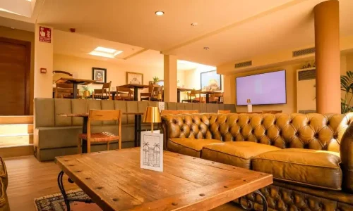 Recepción y zonas interiores del Hotel Indiana Boutique