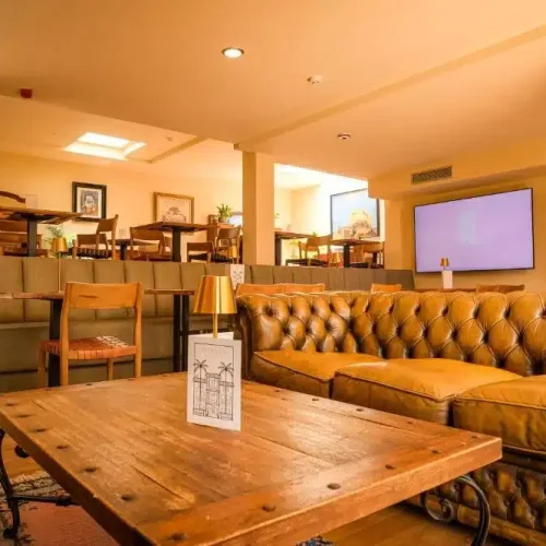 Recepción y zonas interiores del Hotel Indiana Boutique