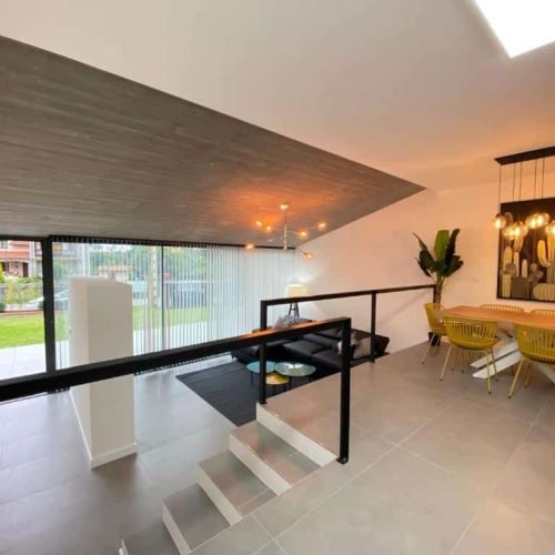 Entrada y zona principal de La Casa de Hierba