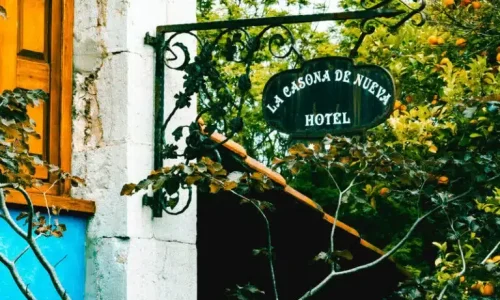 Cartel del hotel La Casona de Nueva