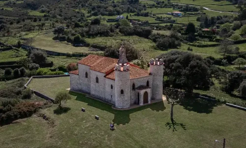 Iglesias y ermitas de Llanes
