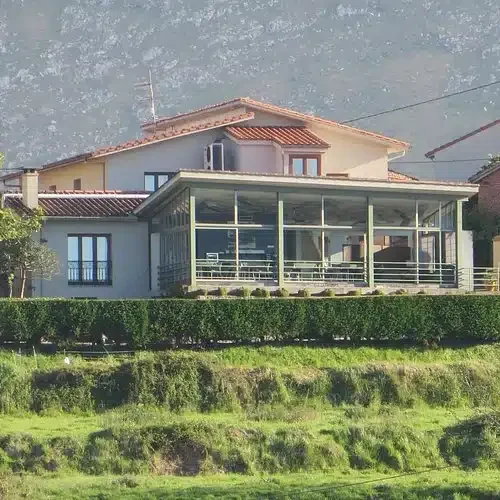 Imagen general del Hotel La Portilla en Niembro, Llanes.
