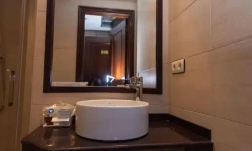 Lavabo del baño de una habitación del Gran Hotel Paraíso