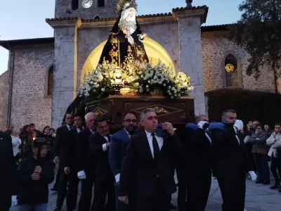 Imagen del via crucis el Miércoles Santo en Llanes