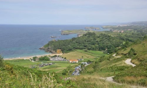 Vistas a laPlaya de Toranda y la playa de La Tayada al fondo desde la subida al mirador de Torimbia