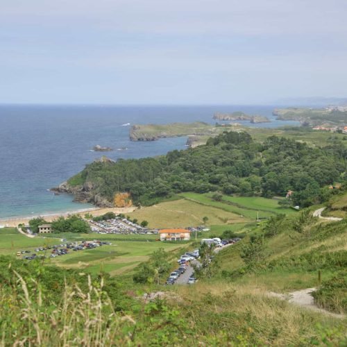 Vistas a laPlaya de Toranda y la playa de La Tayada al fondo desde la subida al mirador de Torimbia
