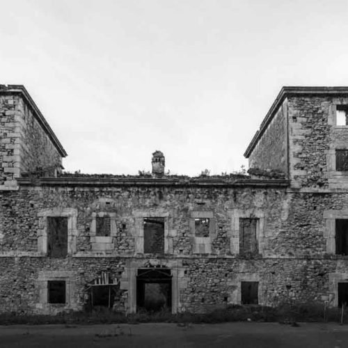 Imagen de la fachada y entrada del Palacio de los Duque de Estrada.