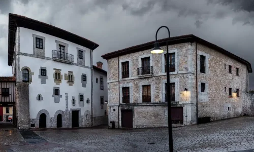 Imagen de la union de la Calle Mayor y de la Plaza de Santa Ana