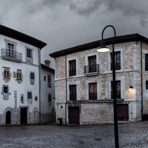 Imagen de la union de la Calle Mayor y de la Plaza de Santa Ana