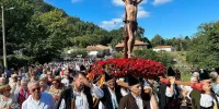Celebración de la Pasión de Cristo durante el Viernes Santo en Llanes
