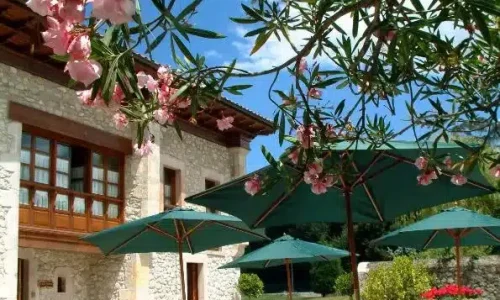 Patio exterior del Hotel Aldama Golf