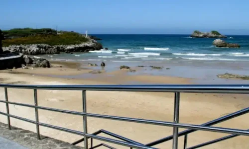 Imagen panorámica de la playa de Palombina.