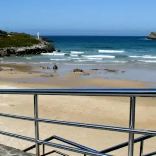 Imagen panorámica de la playa de Palombina.