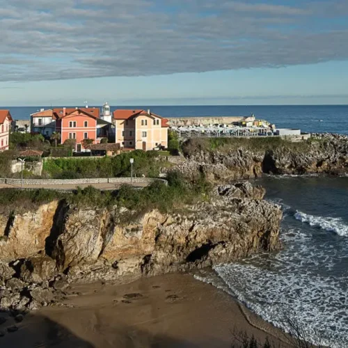 Playa de Puerto Chico, en el corazón de Llanes.