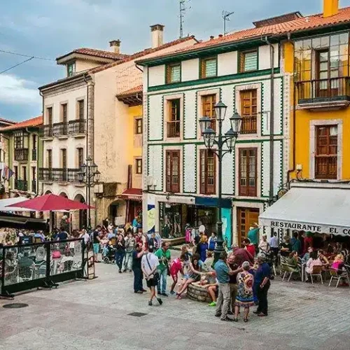 Imagen de la Playa Mayor en pleno corazón de Llanes