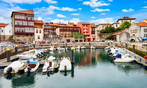 Imagen del puerto de llanes visible durante la etapa 1 del Camín del oriente