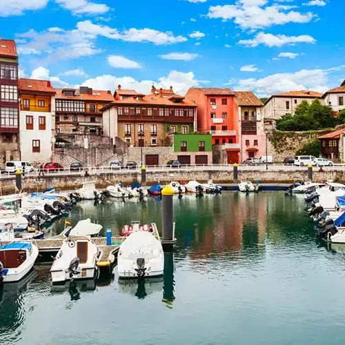 Imagen del puerto de llanes visible durante la etapa 1 del Camín del oriente