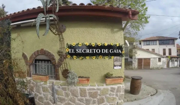 Imagen de la entrada del restaurante del Hotel Las Palmeras llamado El Secreto de Gaia.