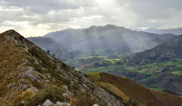 Vistas desde la ascensión al Pico Benzúa.