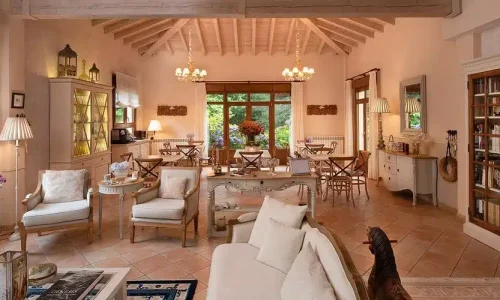 Otra imagen del salón del Hotel Rural Arpa de Hierba.