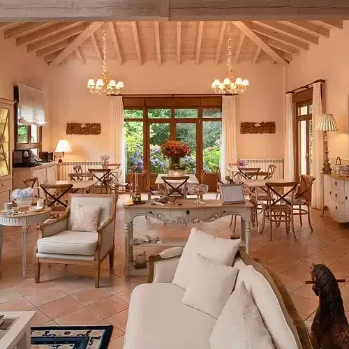 Otra imagen del salón del Hotel Rural Arpa de Hierba.
