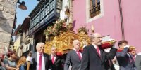 Procesión del Santo Encuentro durante en Domingo de Pascua en Llanes