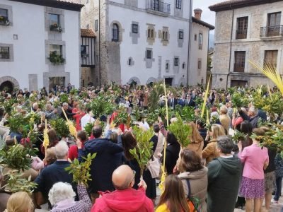 Imagen de la procesión el Domingo de Ramos en Llanes